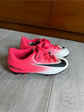 Nike Girls Mercurial Soccer Cleats in Hot Pink & White
